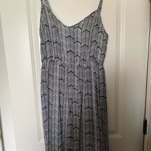 Black and white flowy dress